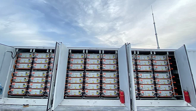 White building with liquid-cooled energy storage cabinet for smart homes and energy storage.