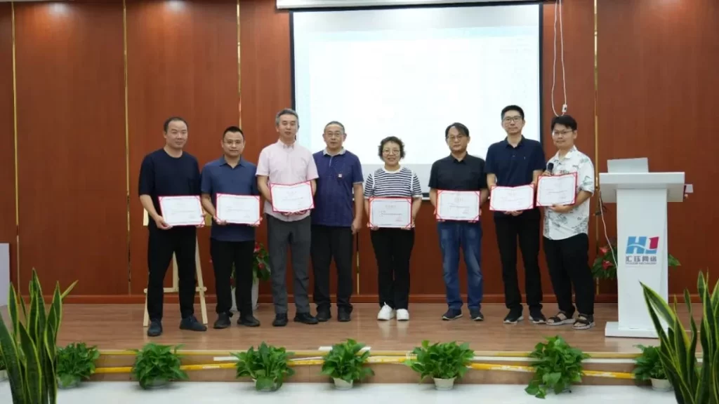 Awarding certificates to members of the technical committee